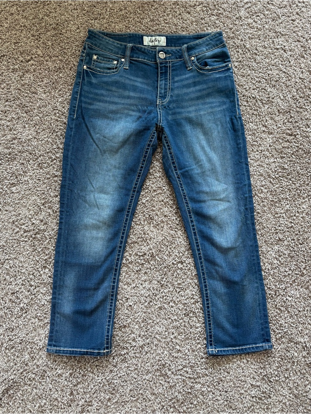 Daytrip Virgo Capris in Distressed Blue Wash